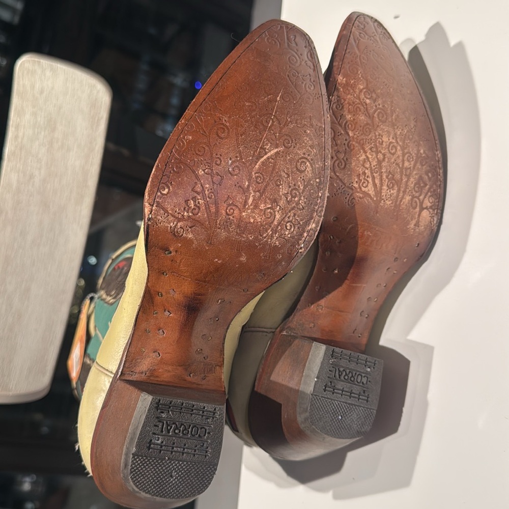 New Corral authentic handcrafted boots - Picture 6 of 9